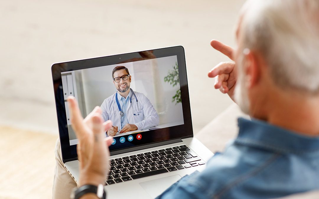 telemedicina paziente comunica con medico tramite pc