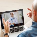 telemedicina paziente comunica con medico tramite pc